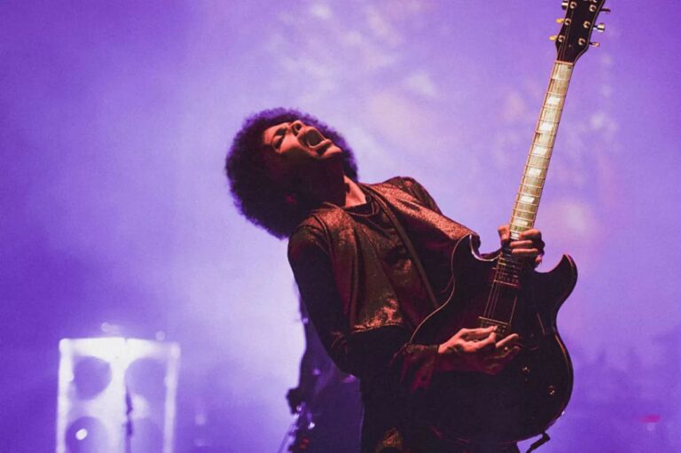 Sony Music confirma el álbum Timeless con 10 grabaciones inéditas de Prince (1977-2016). Estreno mundial programado para el 28 de agosto.