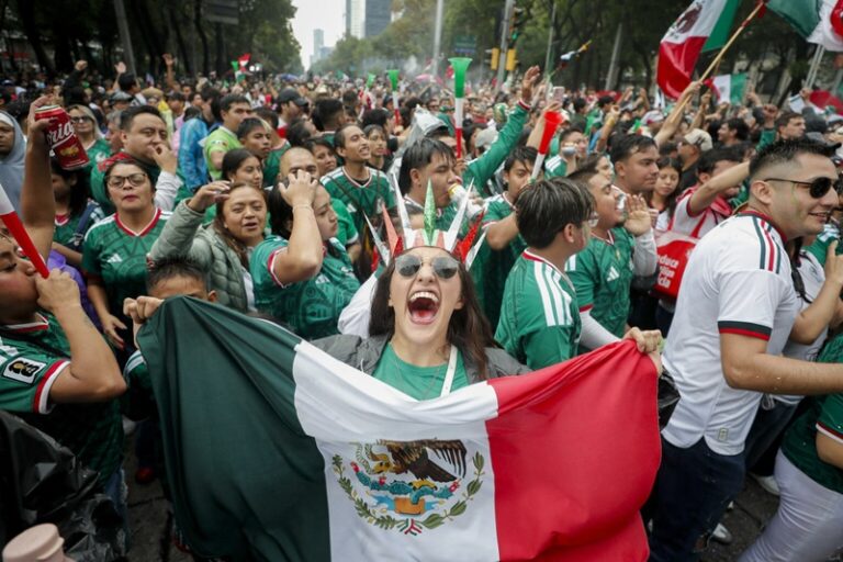 Aficionados celebran el triunfo de México en el juego inaugural de la Copa Mundial de la FIFA 2026