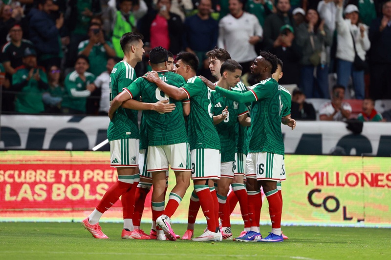 5-1. México golea a un Serbia de mala defensa, ocho días antes de su debut en el Mundial