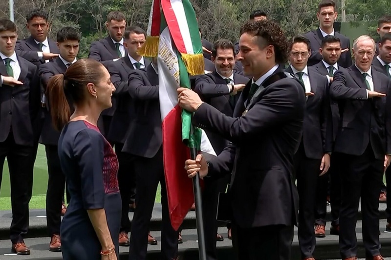 sheinbaum-ochoa-mexico-seleccion-mexicana-abanderamiento-1536x1024